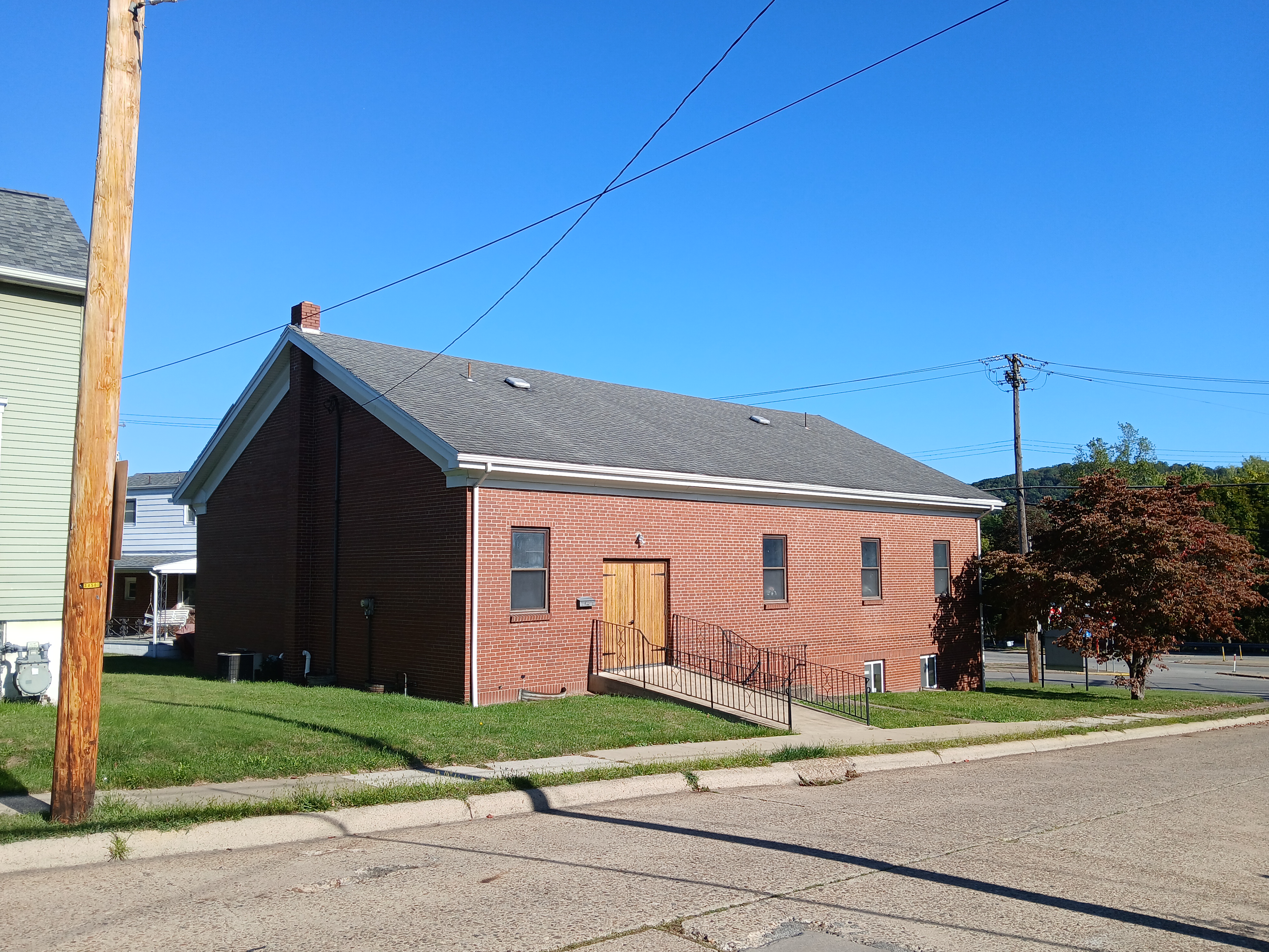George Street ramp entrance to meetinghouse